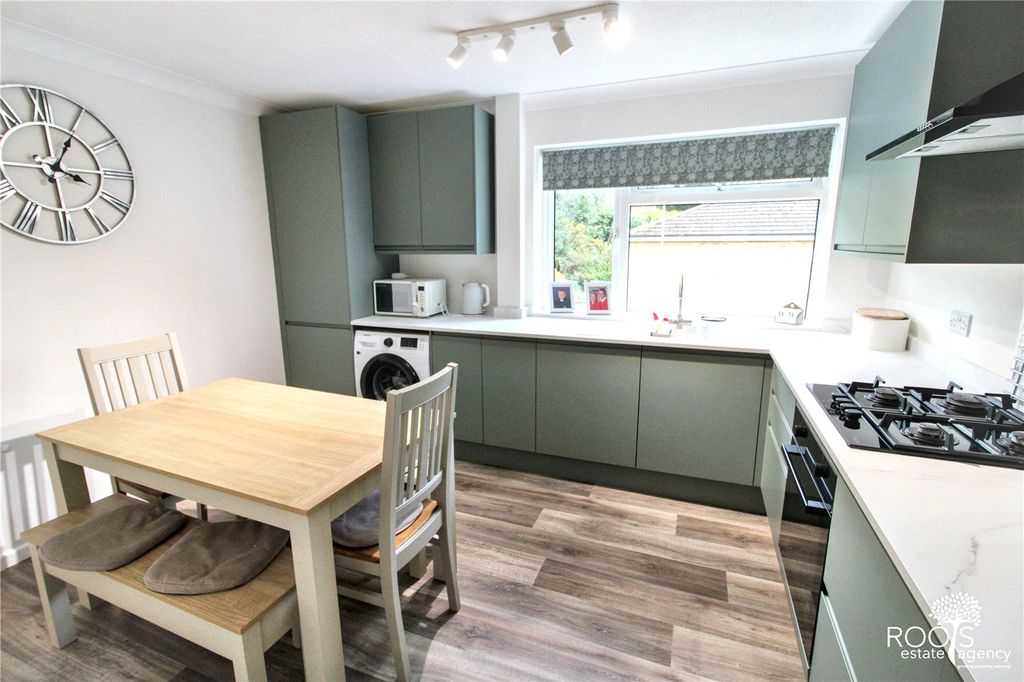 Additional image 2 of 3 bed flat for saleGorselands, Newbury, Berkshire RG14