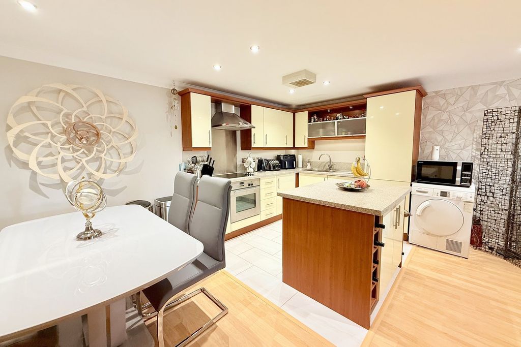 Additional image 2 of 2 bed flat for saleKnyveton Road, Bournemouth BH1