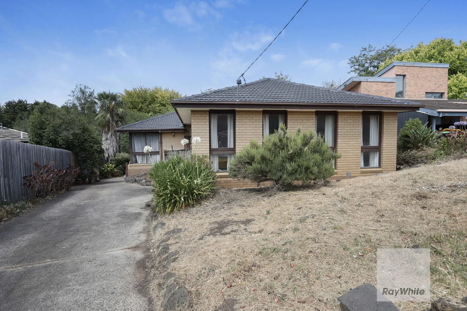 5 Northrop Court, Strathmore Heights VIC 3041