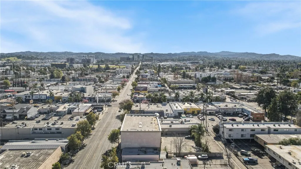 7235 Owensmouth, Canoga Park, CA 91303