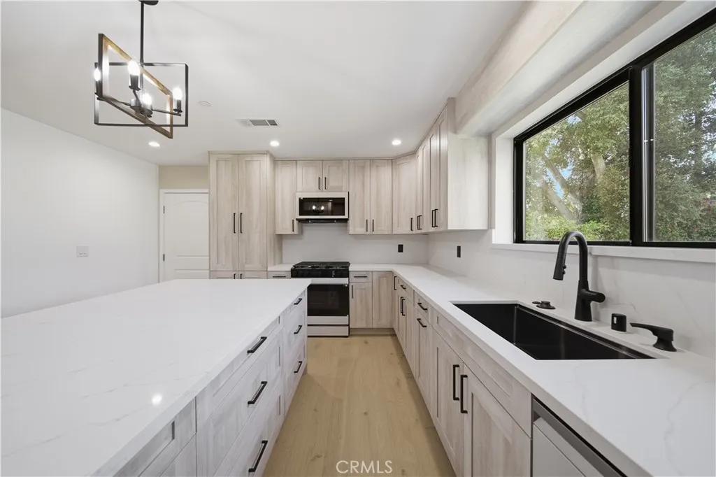 Additional image 62 of 8542 De Celis Pl, North Hills, CA 91343