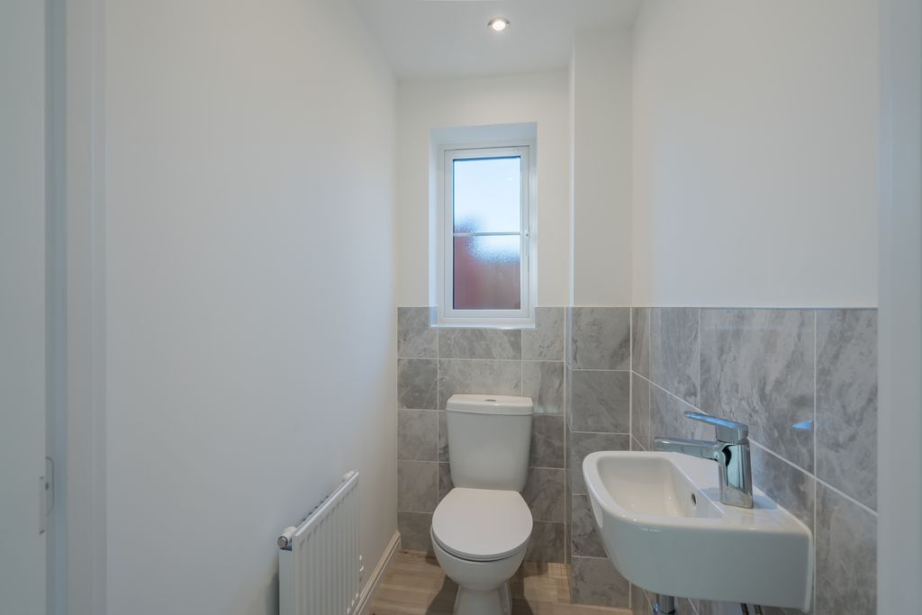Additional image 2 of 3 bed flat to rentWindflower Chase, Worthing BN13
