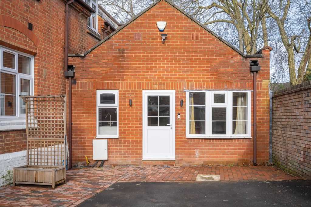 2 bed property to rentAlma Road, Windsor SL4