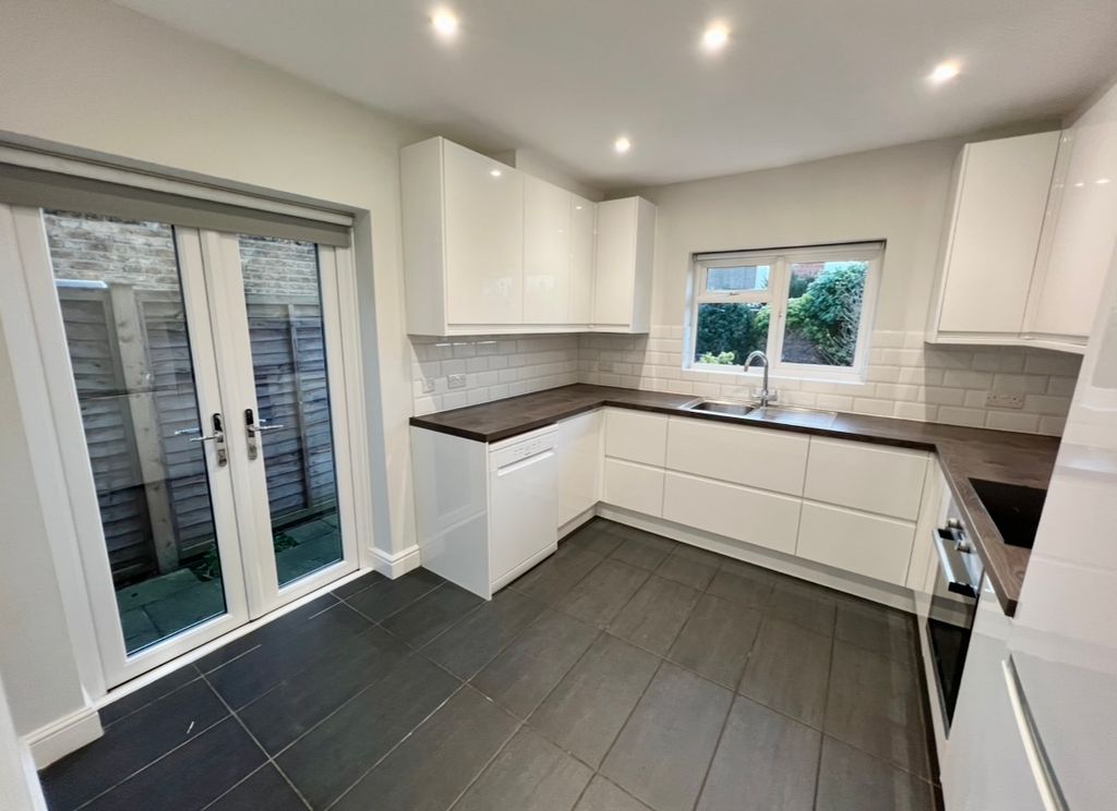 3 bed terraced house to rentMurray Road, Ealing W5