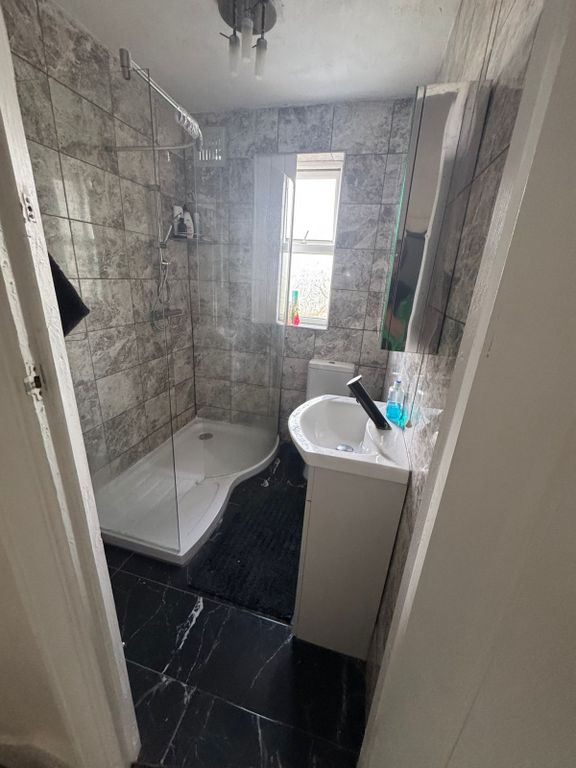 Room to rentForest Road IG6 photo 3