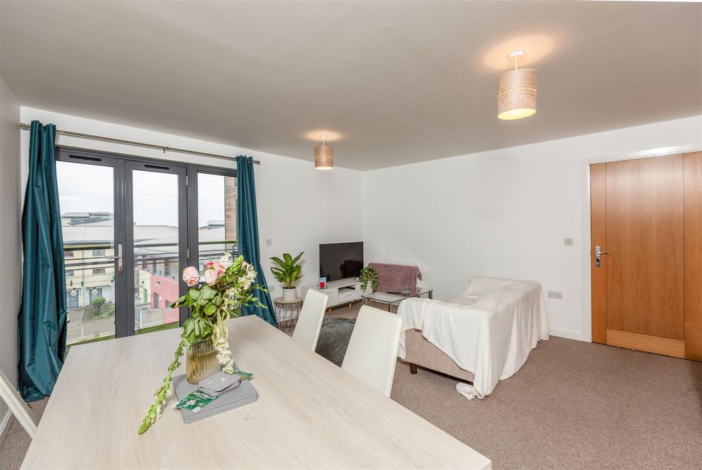 2 bed flat for saleSt Stephens Court, Maritime Quarter, Swansea SA1 photo 4