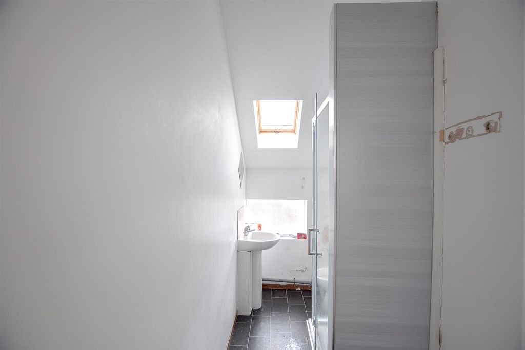 Additional image 3 of 2 bed flat to rentDock View Road, Barry CF63