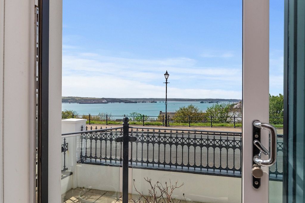 Additional image 25 of 2 bed flat for saleFlat 2 Murray Crescent House, The Rath, Milford Haven, Pembrokeshire SA73