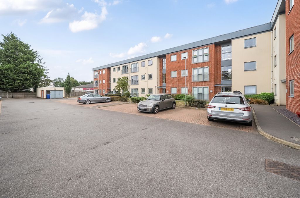 Additional image 15 of 2 bed flat for saleLondon Road, Binfield, Bracknell, Berkshire RG42