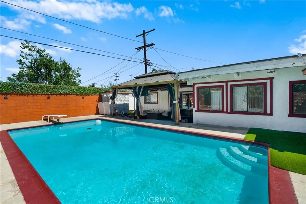 22111 Covello St, Canoga Park, CA 91303