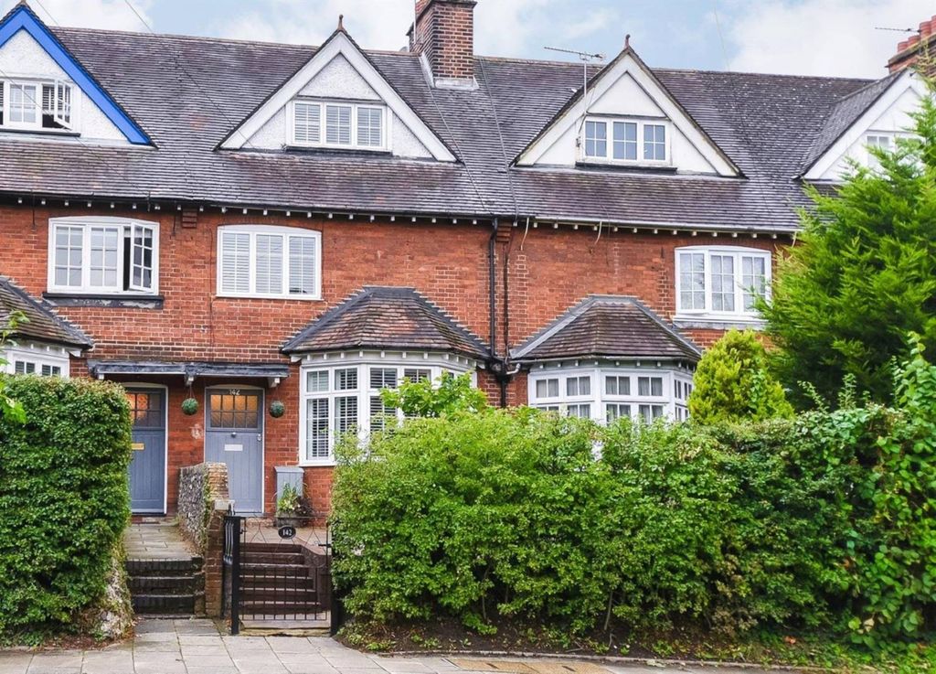 4 bed terraced house to rentWatling Street, Radlett, Hertfordshire WD7