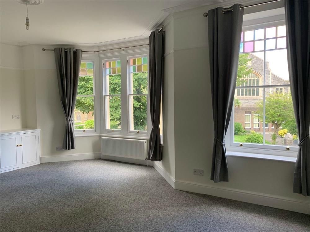 3 bed flat to rentStanwell Road, Penarth CF64 photo 2