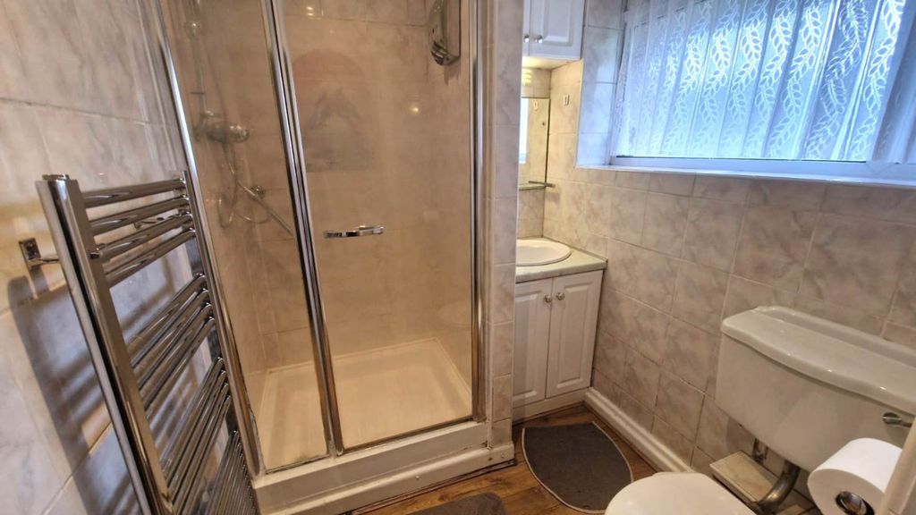 Additional image 11 of 3 bed semi-detached bungalow to rentOnslow Road, Luton LU4