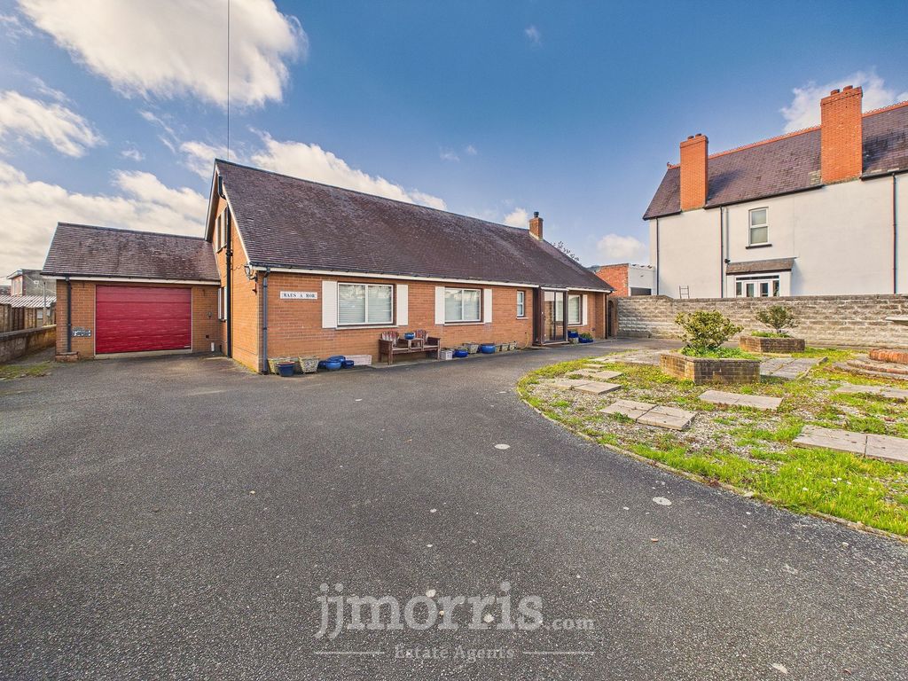 4 bed detached house for salePark Place, Cardigan SA43