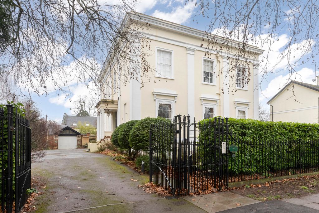 1 bed flat to rentPittville Lawn, Cheltenham GL52