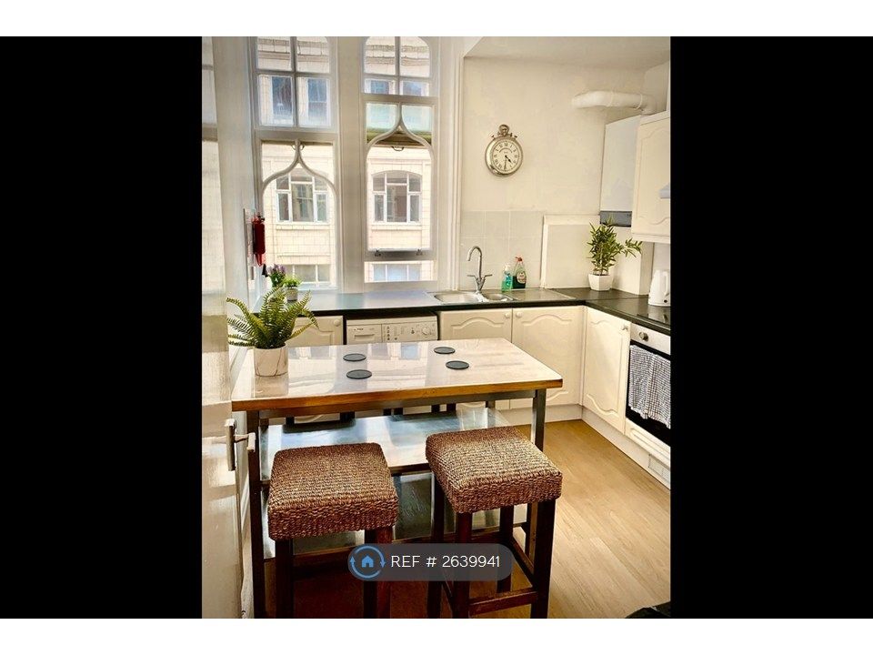 3 bed shared accommodation to rentDigby Chambers, Bournemouth BH1 photo 2