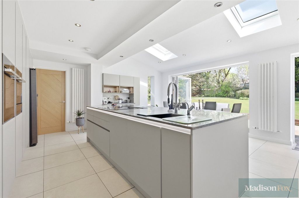 Additional image 9 of 5 bed detached house for saleParkland Close, Chigwell, Essex IG7
