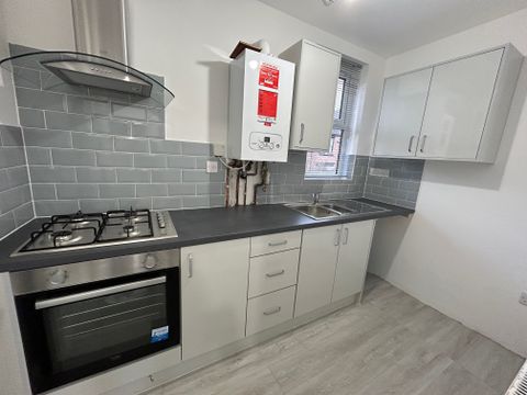 Grosvenor Road, Manchester M16, Studio to rent