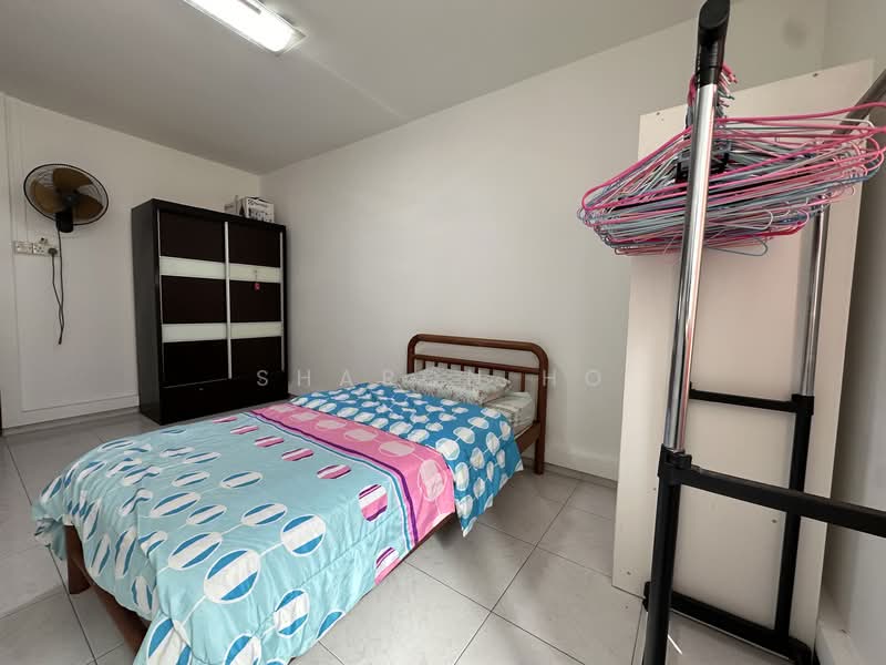 879 Tampines Avenue 8 photo 2