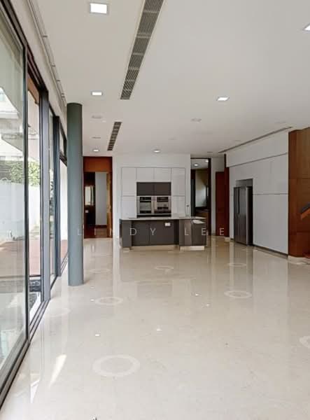 Modern 3 Storey Detached with Lift, walk to Sixth Ave MRT!