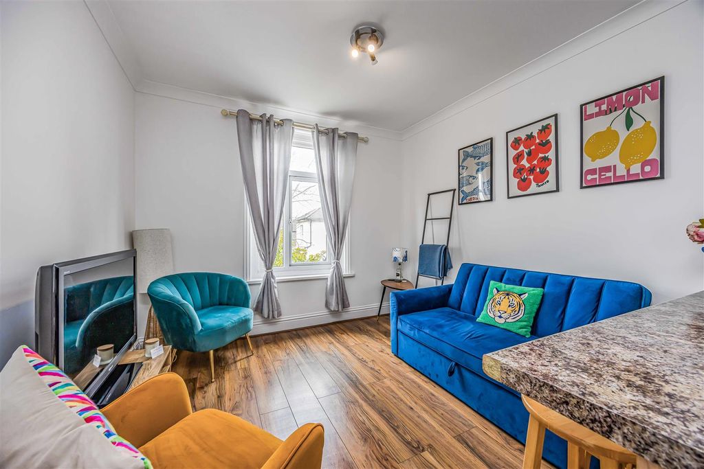 Additional image 9 of 1 bed flat for saleNorth Street, Emsworth PO10