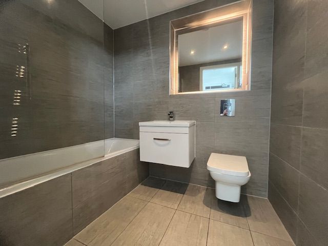 Additional image 4 of 2 bed flat to rentLeat House, Overbridge Square, Newbury RG14