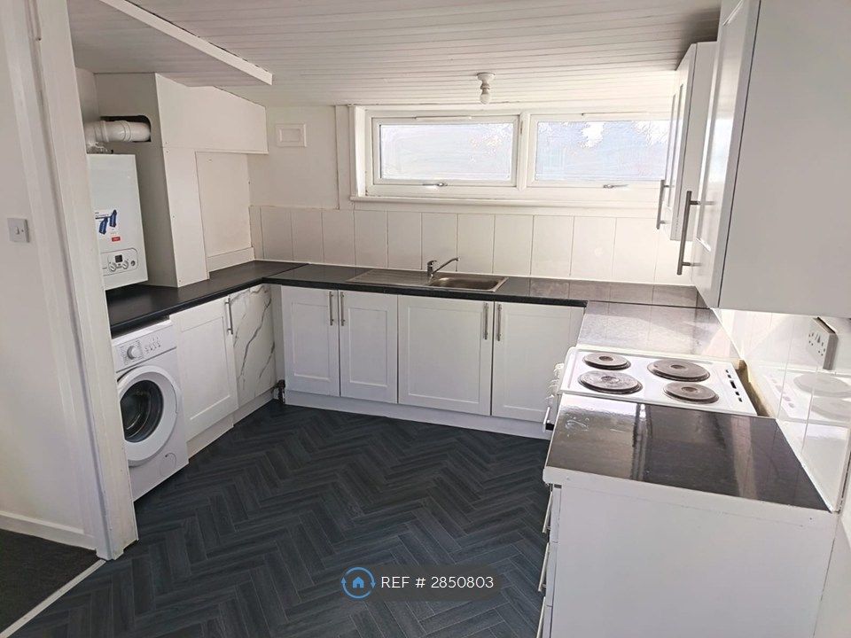 Additional image 2 of 2 bed terraced house to rentBerryhill Road, Glasgow G67