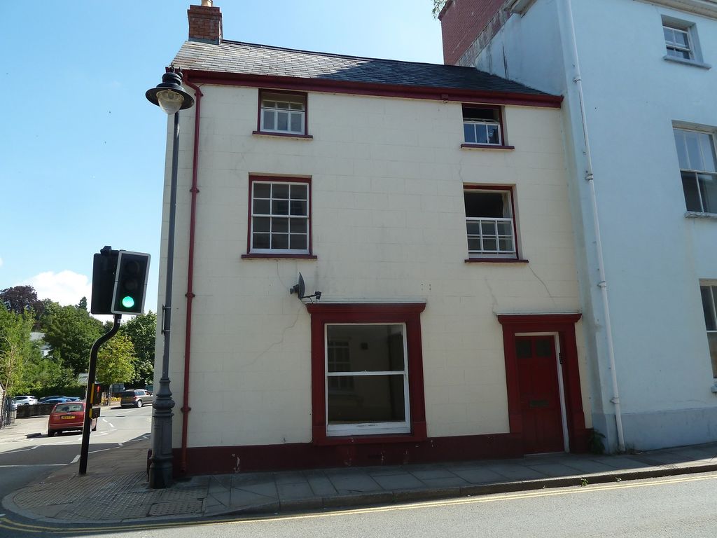 1 bed flat to rentCastle Street, Brecon, Powys. LD3