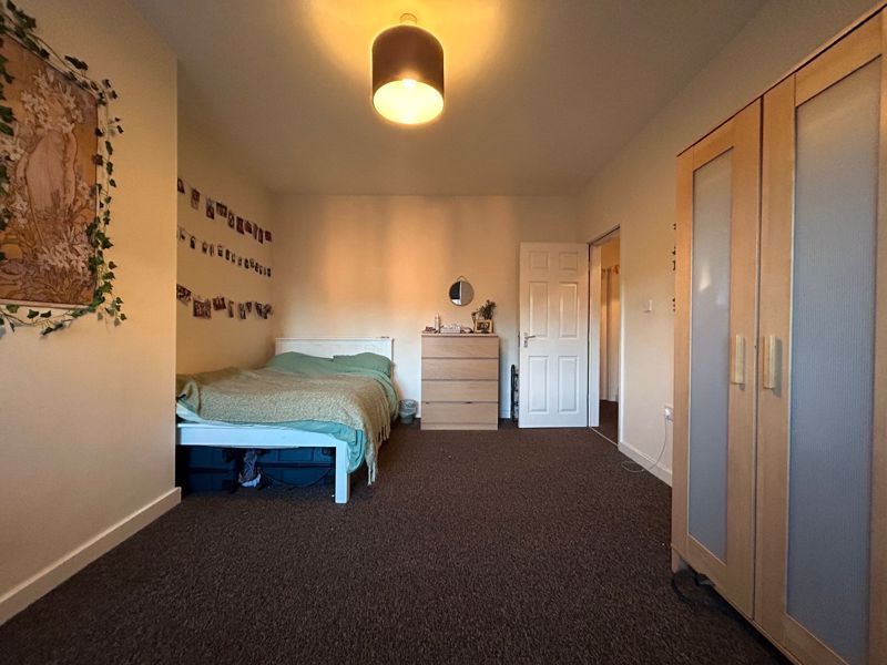 3 bed shared accommodation to rentHigh Road, Nottingham NG9 photo 5