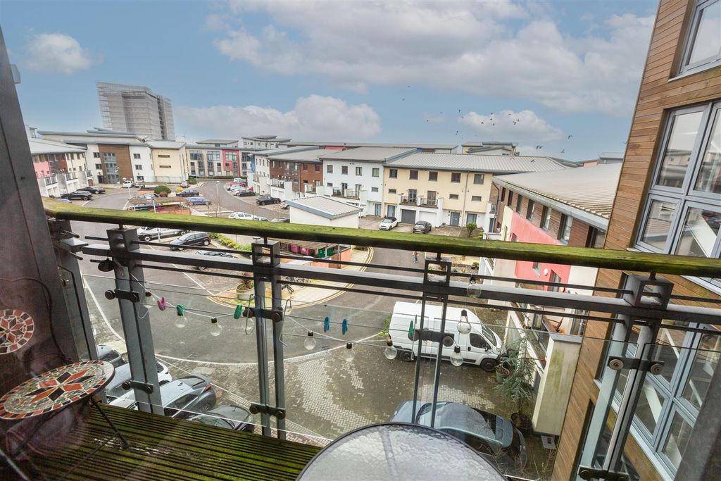 2 bed flat for saleSt Stephens Court, Maritime Quarter, Swansea SA1 photo 5
