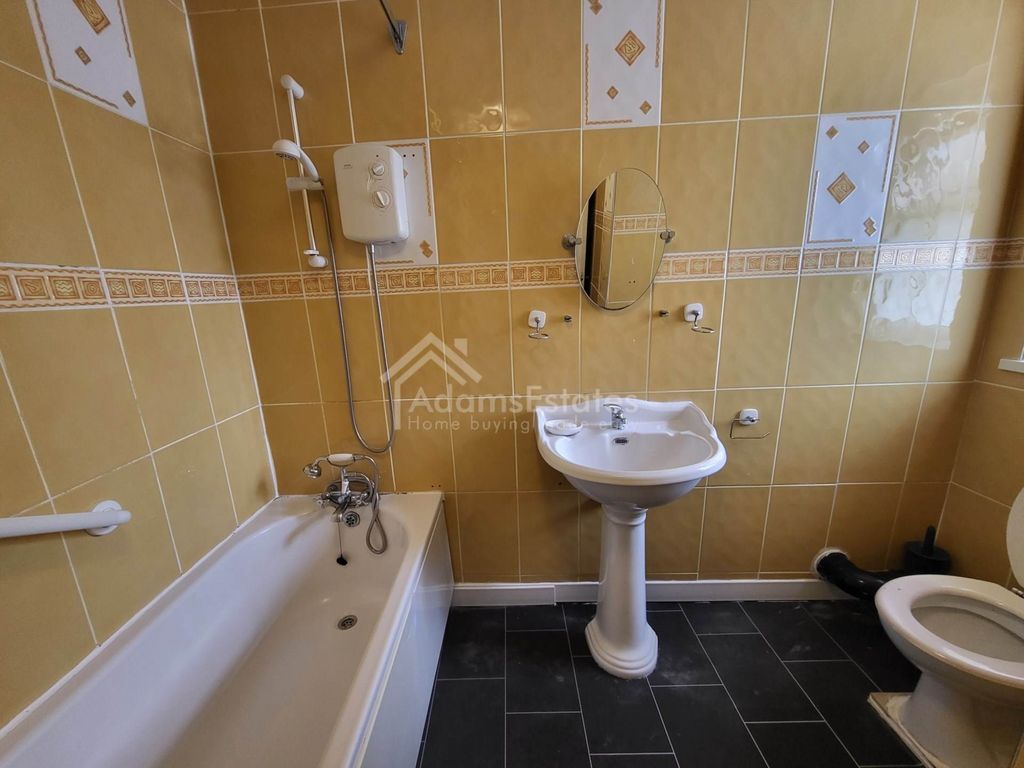 Additional image 7 of 4 bed semi-detached house for saleMillbrook Gardens, Dewsbury WF13