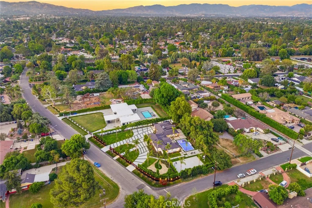 8400 White Oak Ave, Sherwood Forest, CA 91325