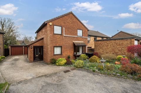 Maywater Close, South Croydon CR2