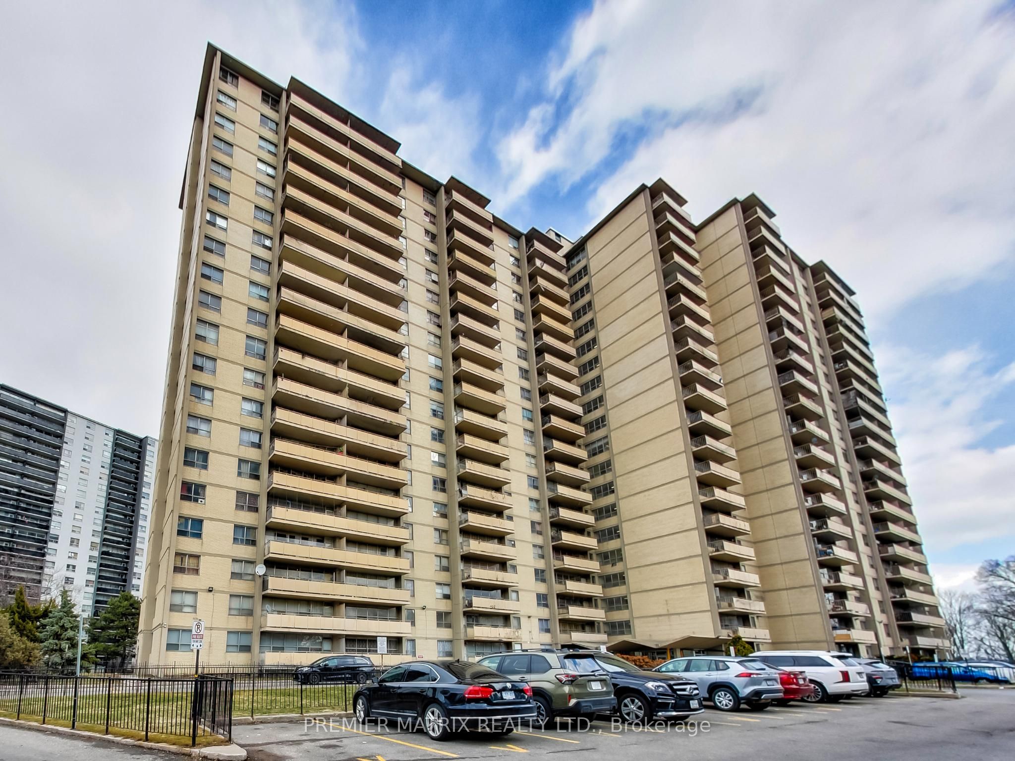 907-65 Thorncliffe Park Drive, Toronto, ON, M4H 1L2