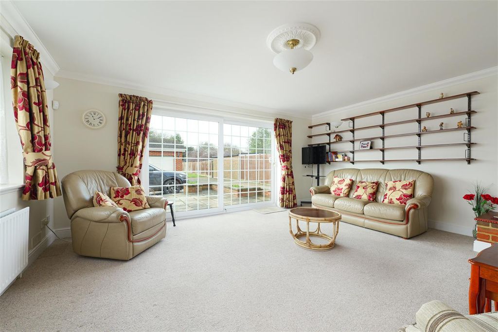Additional image 4 of 5 bed detached house for saleLower Rainham Road, Rainham ME8