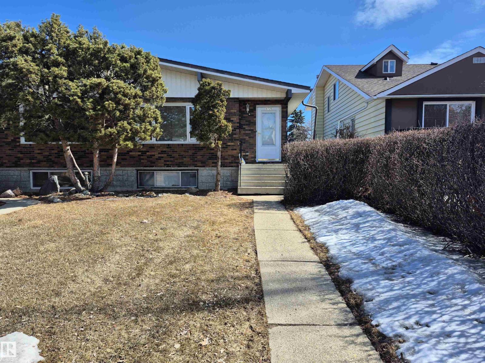 8725 152 ST NW