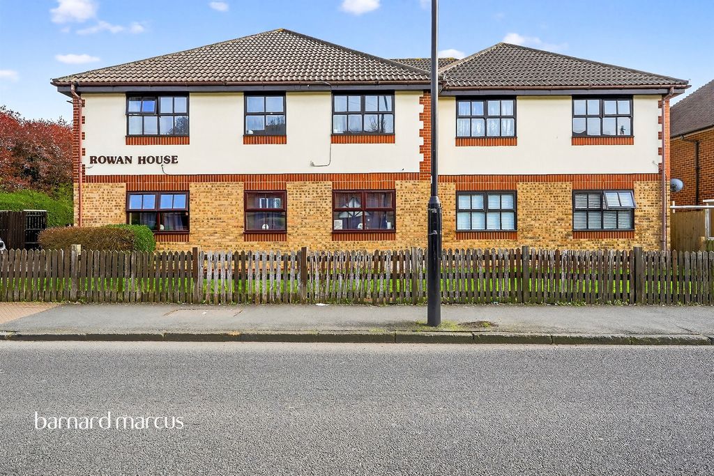 2 bed flat for saleHatton Road, Bedfont TW14