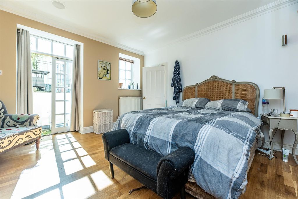 Additional image 6 of 2 bed flat for saleNorth Road, The Park NG7