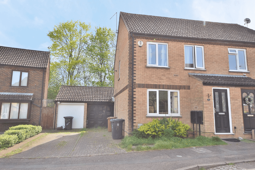 3 bed semi-detached house to rentRaisins Field Close, Northampton NN3
