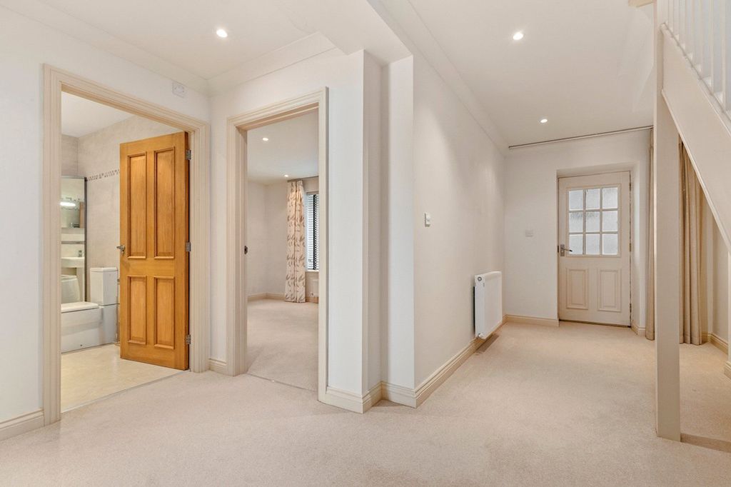 Additional image 27 of 2 bed flat for saleFlat 2 Murray Crescent House, The Rath, Milford Haven, Pembrokeshire SA73