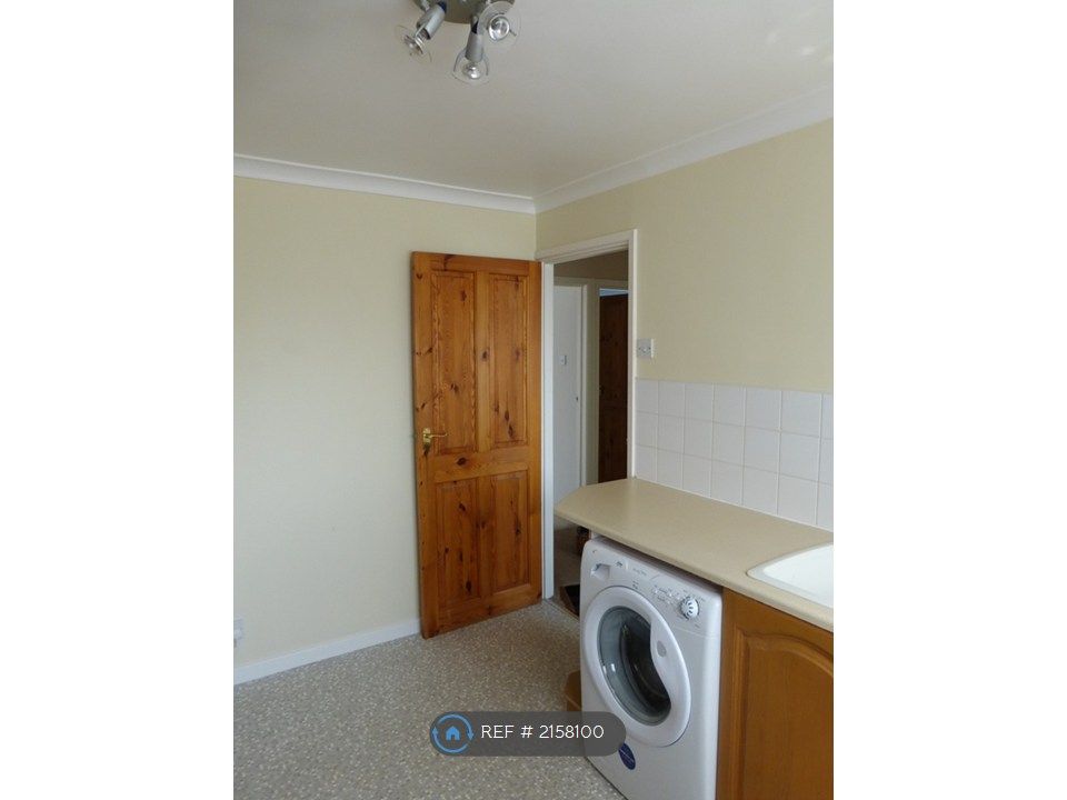 2 bed flat to rentHawthorn, Pontypridd CF37 photo 5