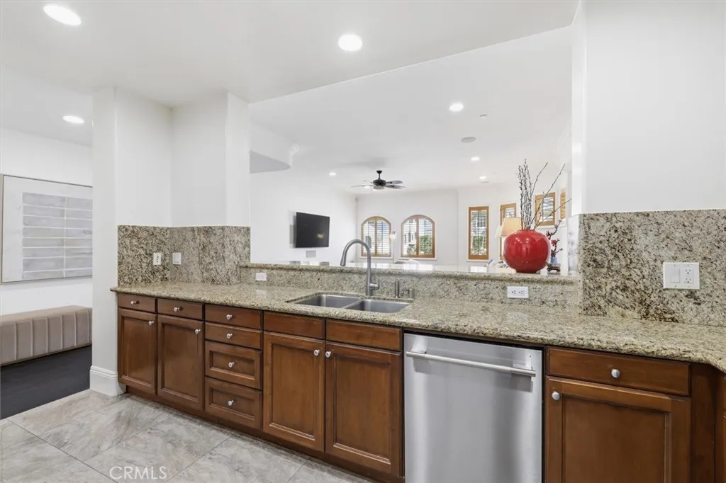 Additional image 8 of 143 N Arnaz Drive Unit 105, Beverly Hills, CA 90211