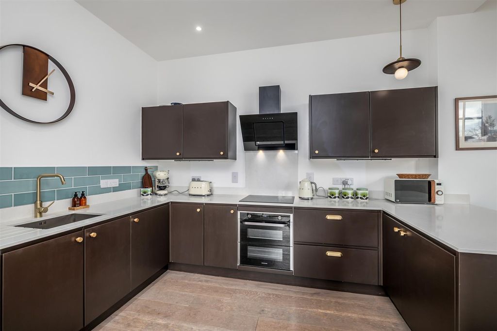Additional image 4 of 3 bed flat for saleCraigie Drive, Plymouth PL1
