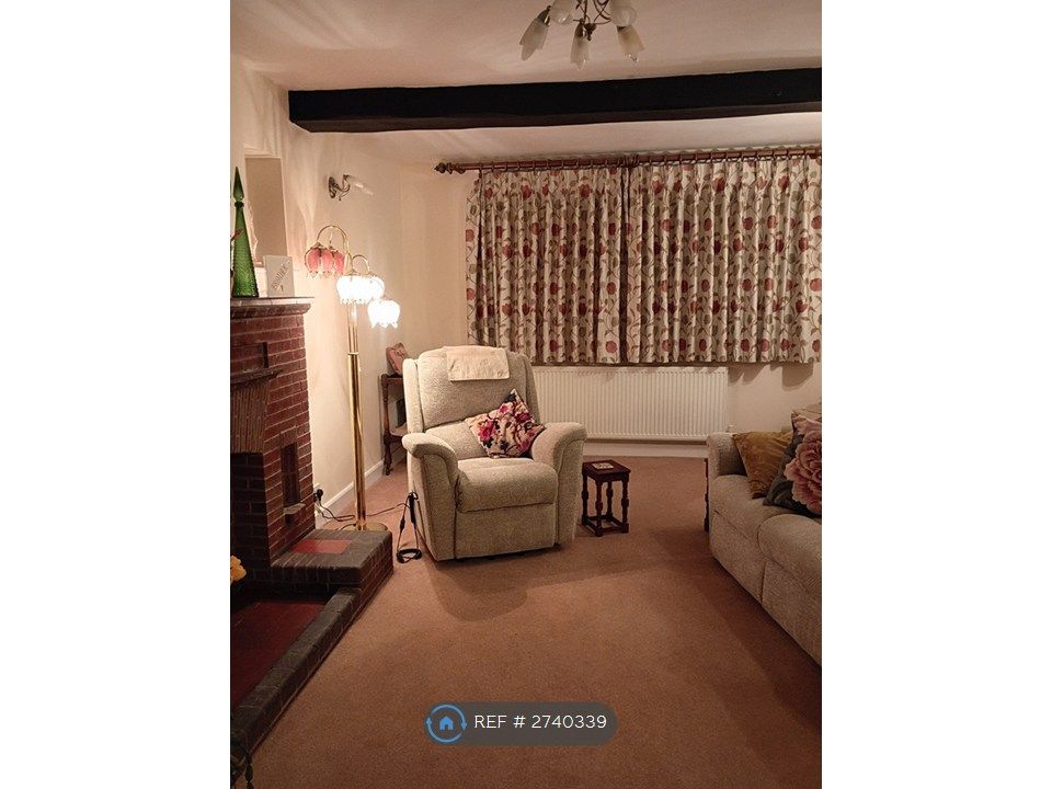 4 bed detached house to rentChestnut Road, Redditch B96 photo 5