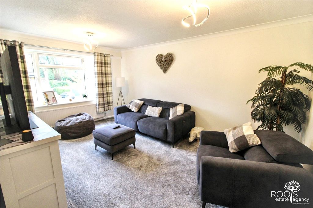 Additional image 4 of 3 bed flat for saleGorselands, Newbury, Berkshire RG14