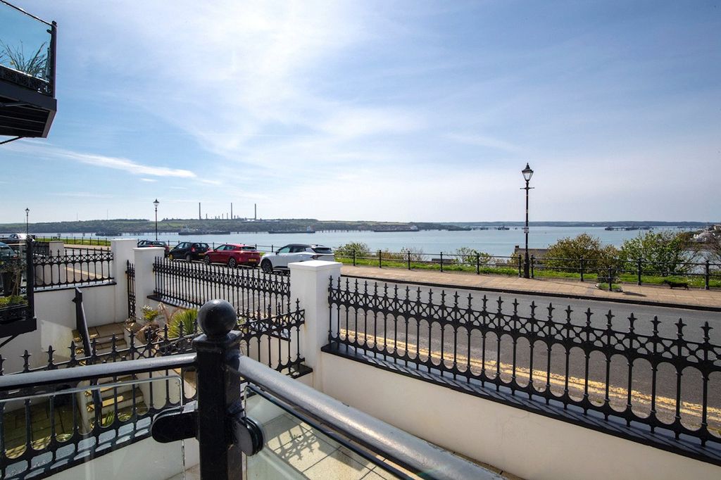 Additional image 3 of 2 bed flat for saleFlat 2 Murray Crescent House, The Rath, Milford Haven, Pembrokeshire SA73