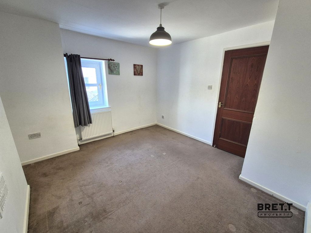 Additional image 6 of 2 bed terraced house to rentRobert Street, Milford Haven, Pembrokeshire. SA73