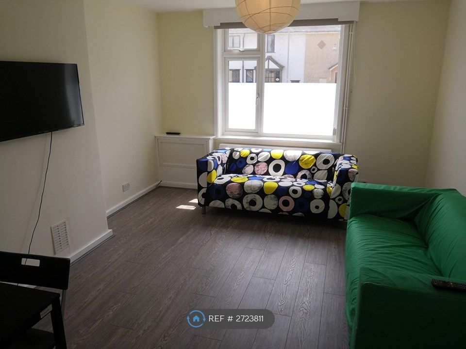 4 bed semi-detached house to rentGoodwin Avenue, Newcastle Under Lyme ST5