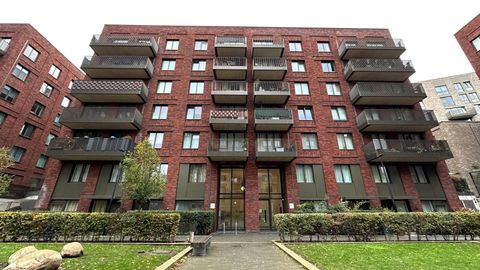 Cavendish Square, London E16