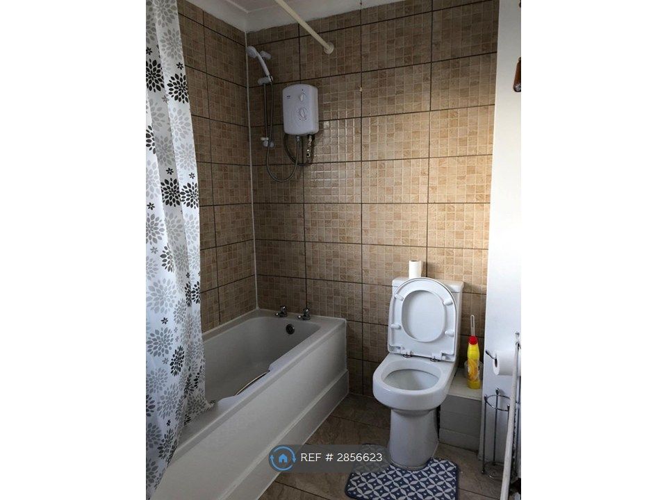Additional image 5 of 5 bed semi-detached house to rentNeville Drive, Thatcham RG19